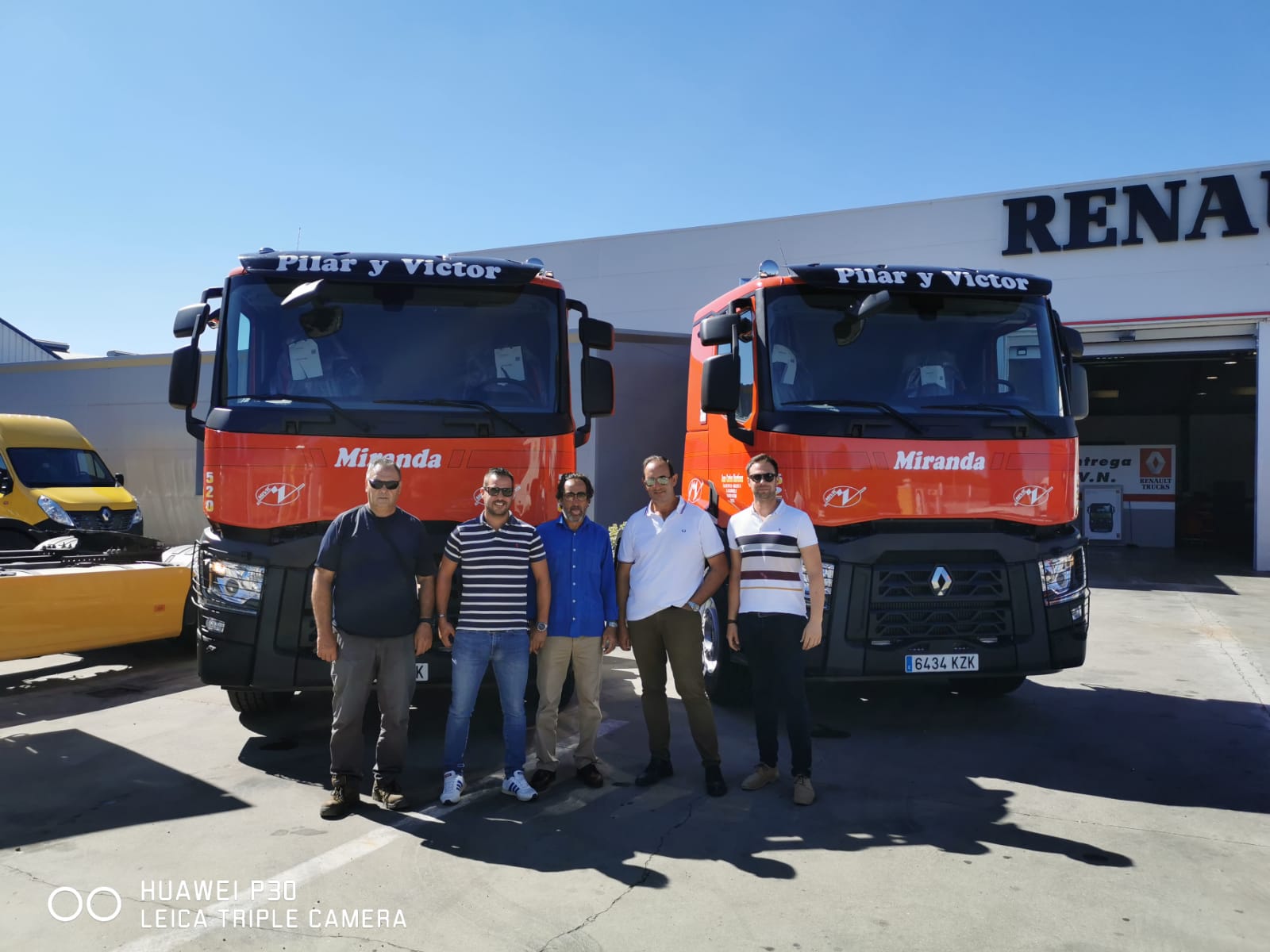 Entrega de 2 Renault C520 a Nuestro Cliente Transporte y Excavaciones Mivic